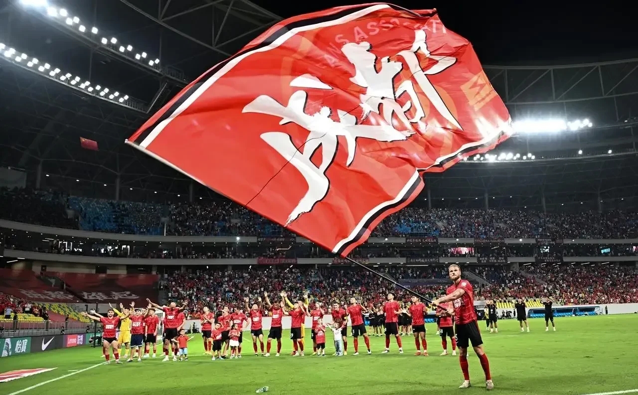 九游-包含法甲倒计时；成都蓉城集结日刷新队史纪录；细节引发关注；悬念犹存；训练强度明显提升的词条