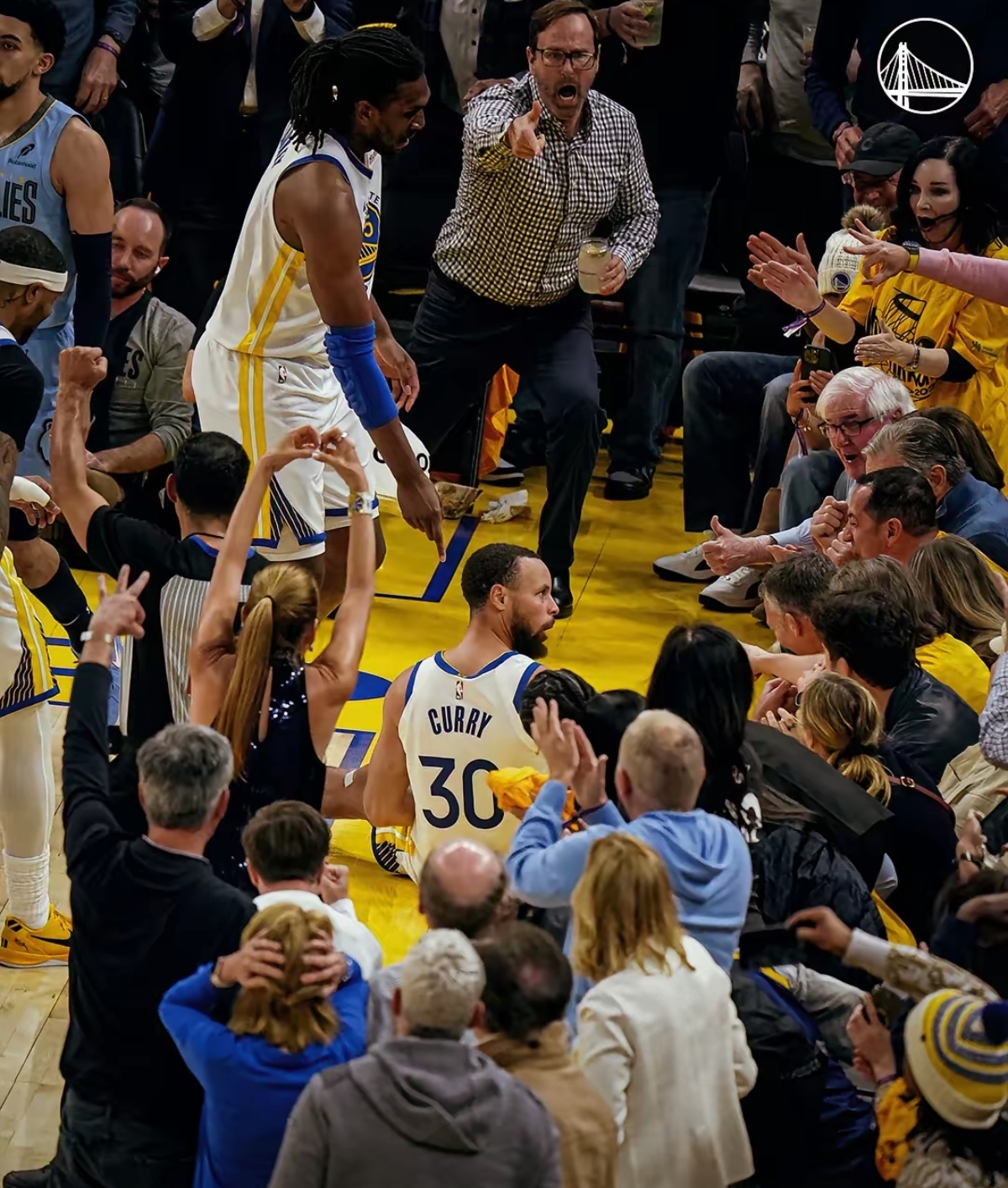 九游娱乐- 库里在拜仁比赛中关键助攻,回归赛场引发热议的是谁 